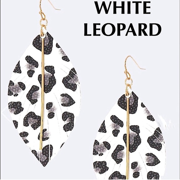 👻BOGO50%👻 🆕🌿🤍RUE 27: WHITE LEOPARD Leaf Shape Dangle Earrings - Picture 3 of 10
